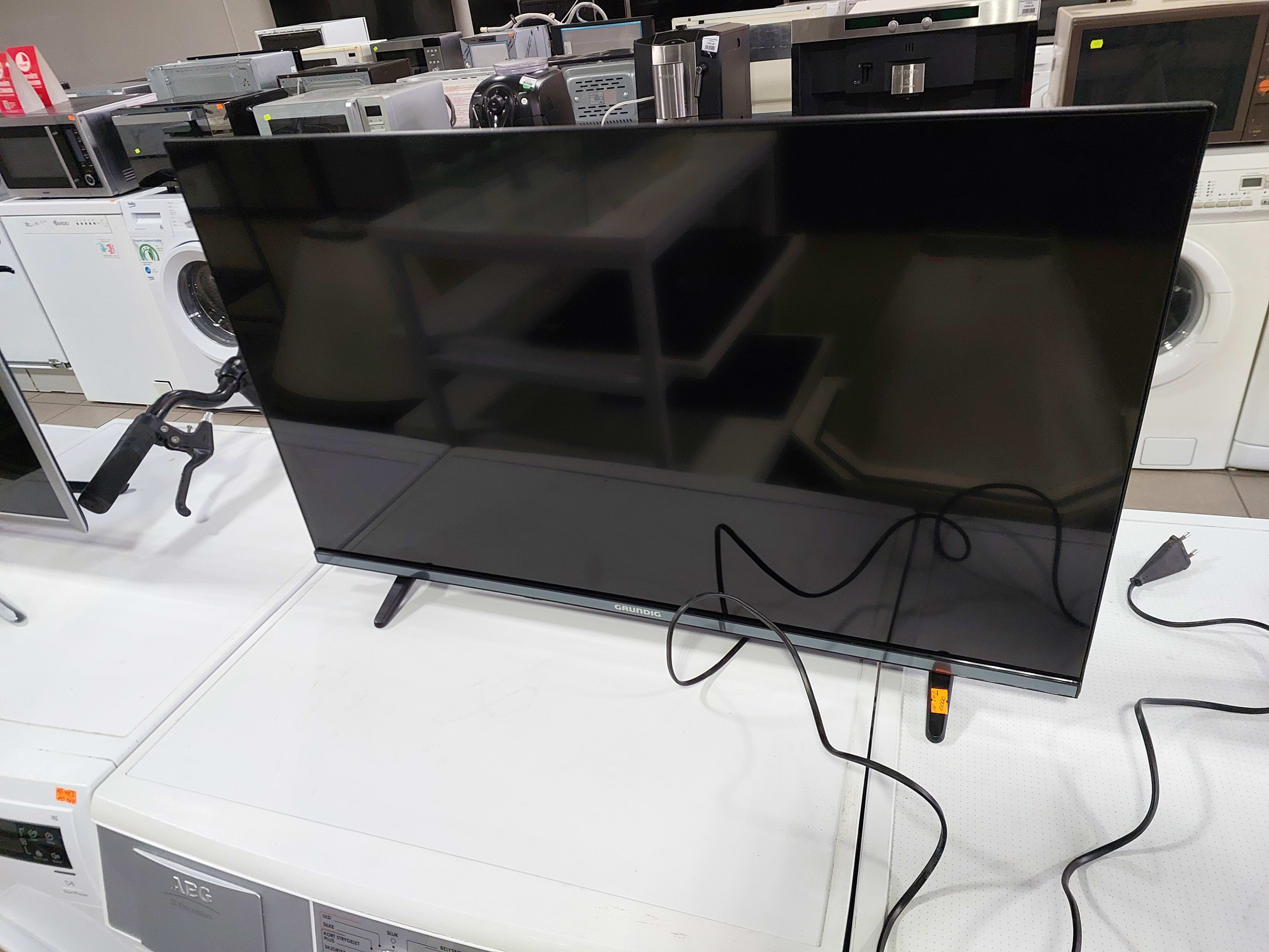 Телевізор Grundig 32GHB5000 — Grundig, б/у, Львів
