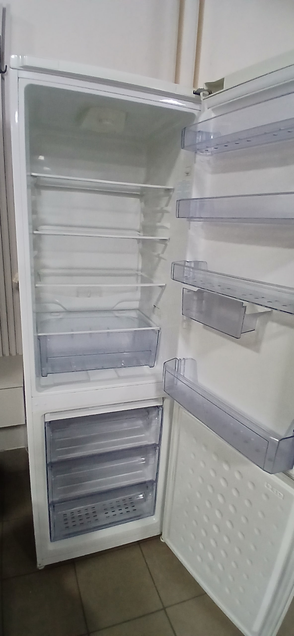 Холодильник BEKO CS334020