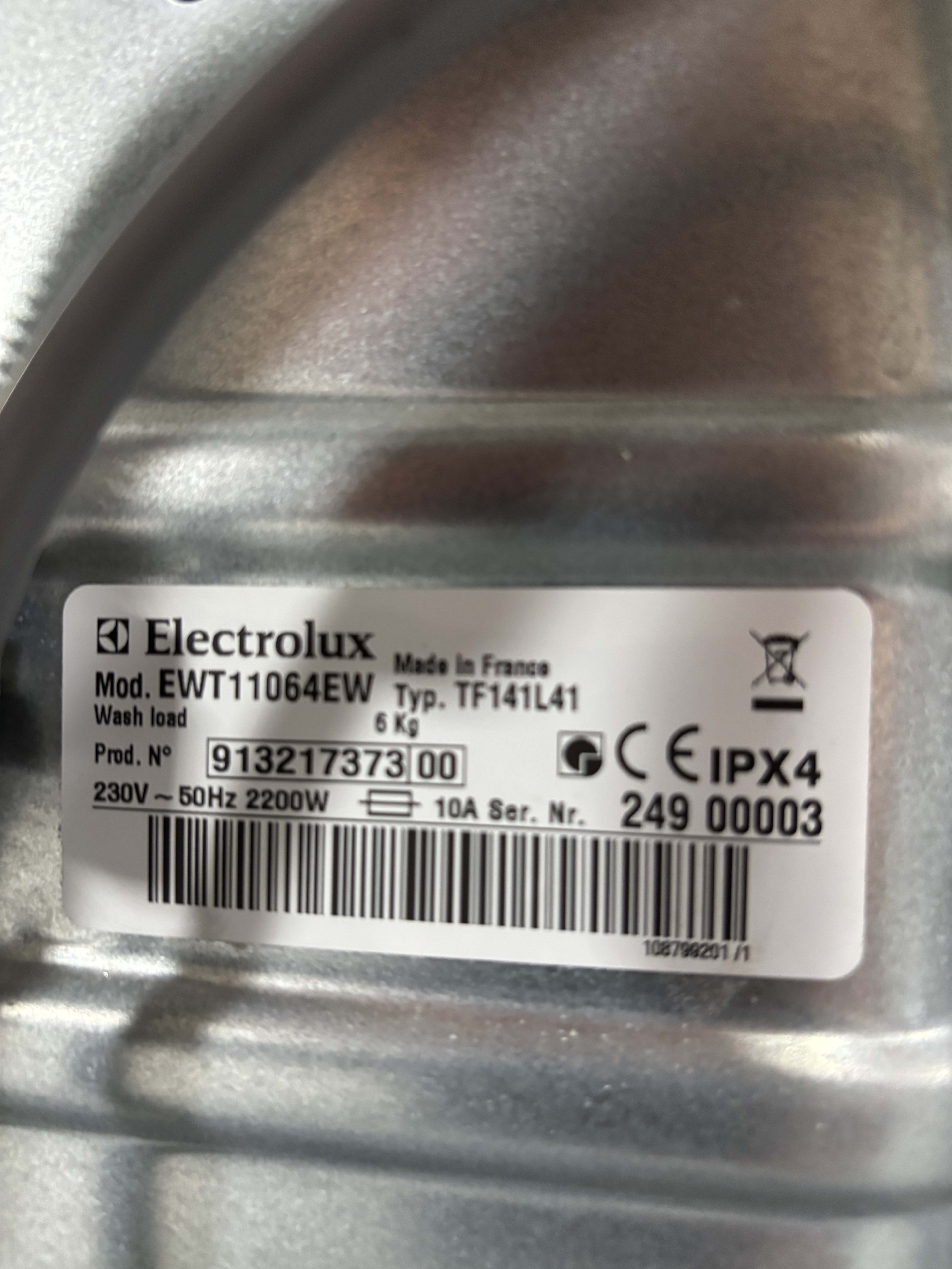 Пральна машина Electrolux EWT11064EW