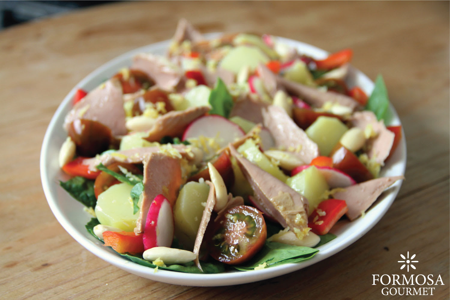Tonfisksallad med rostade mandlar och citronzest