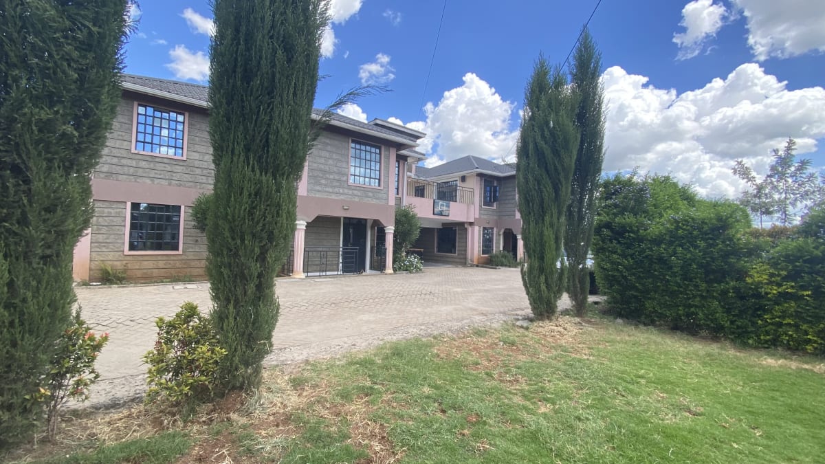Compound view of 3 Bedroom Apartment to Let in Kitengela