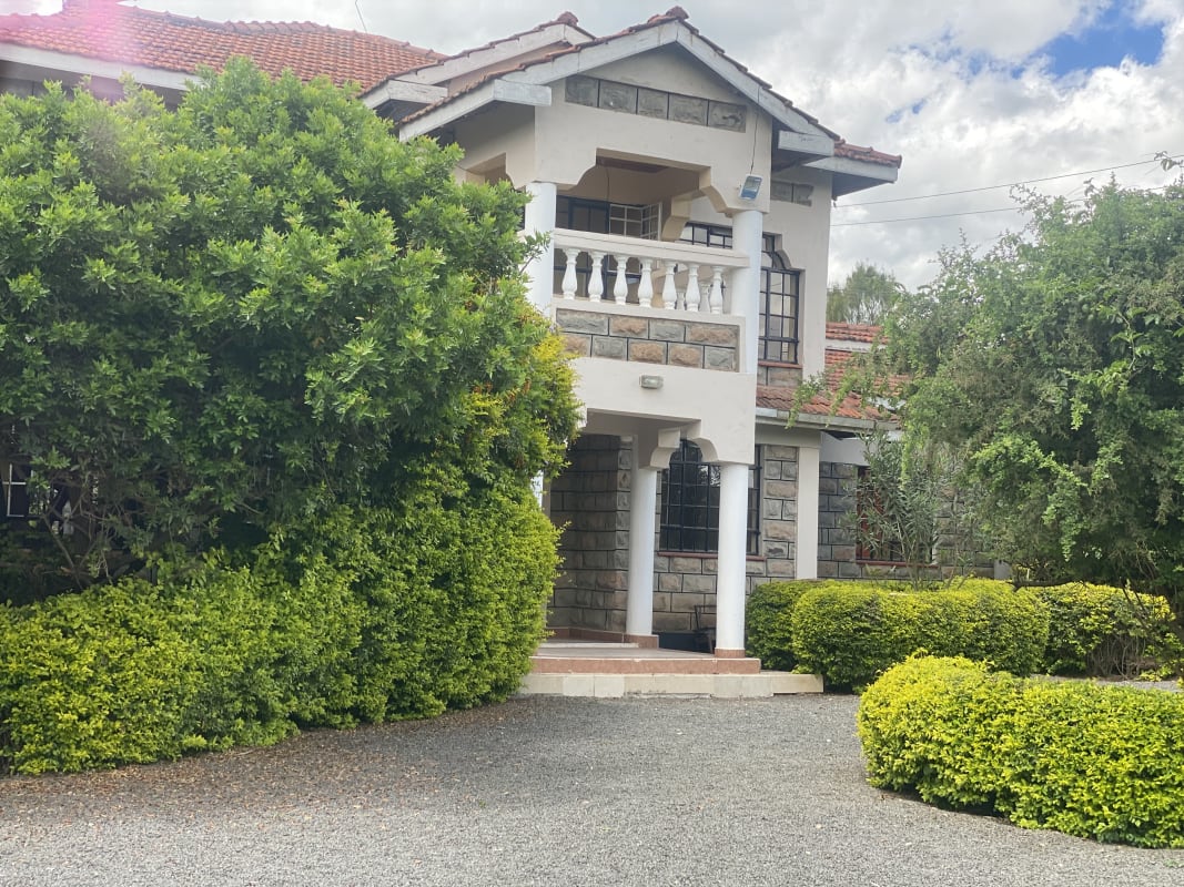 Master bedroom of 5 Bedroom Maisonette to Let in Kitengela