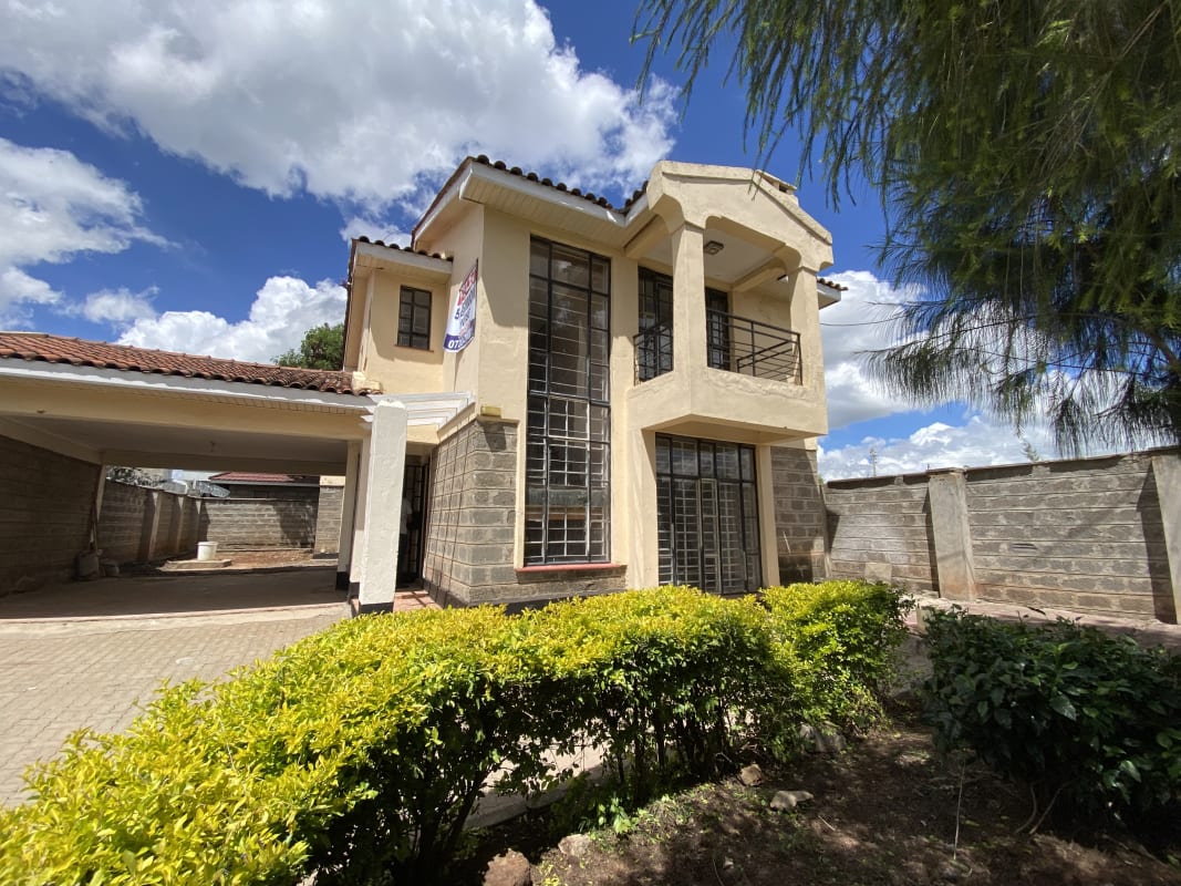 Master bedroom of 4 Bedroom Maisonette to Let in Kitengela