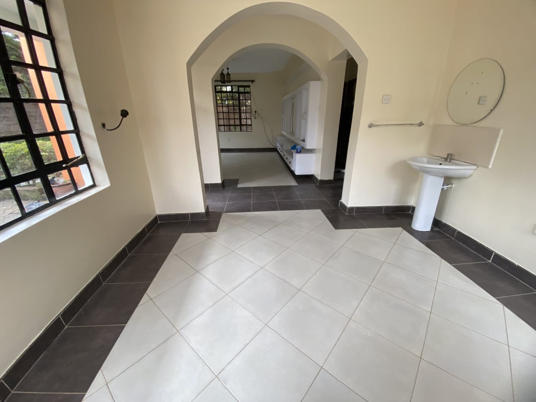 Exterior view of 4 Bedroom Mansion to Let in Kitengela