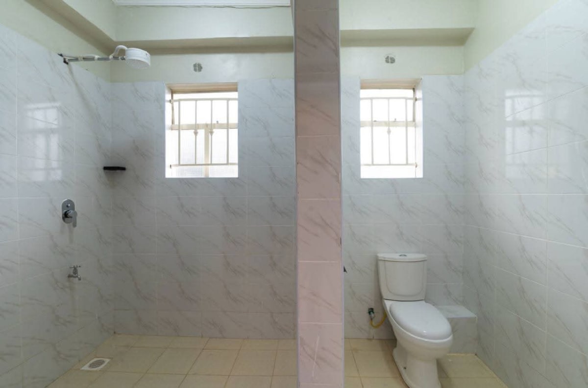 Bathroom of Modern 5 Bedroom to Let in Kitengela