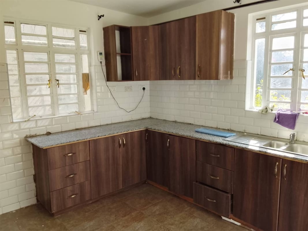 Master bedroom of 4 Bedroom Mansion to Let in Kitengela