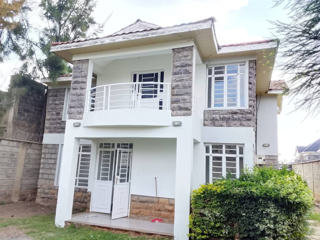 Dining area of 4 Bedroom Mansion to Let in Kitengela