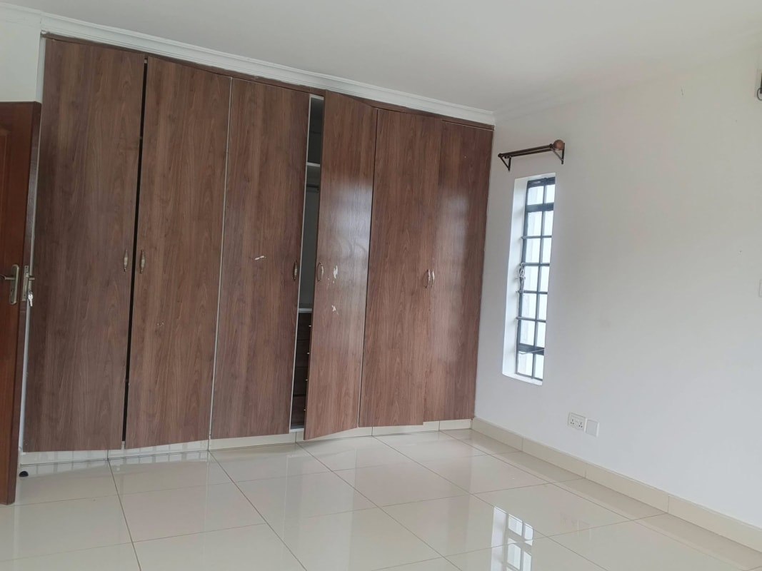 Bathroom of 4 Bedroom Maisonette to Let in Kitengela