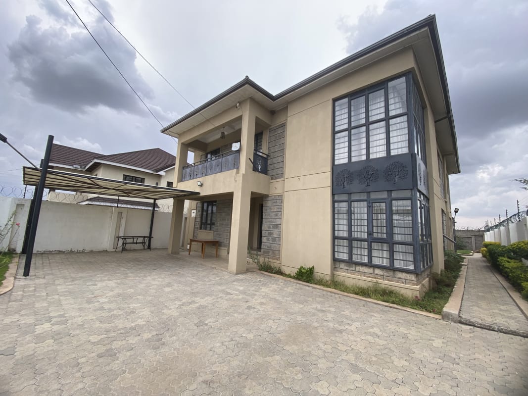 4 Bedroom Executive Mansion + 2 DSQs to Let in Kitengela