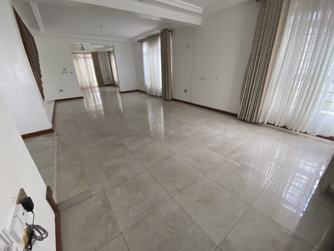 Bathroom of 4 Bedroom Executive Mansion + 2 DSQs to Let in Kitengela