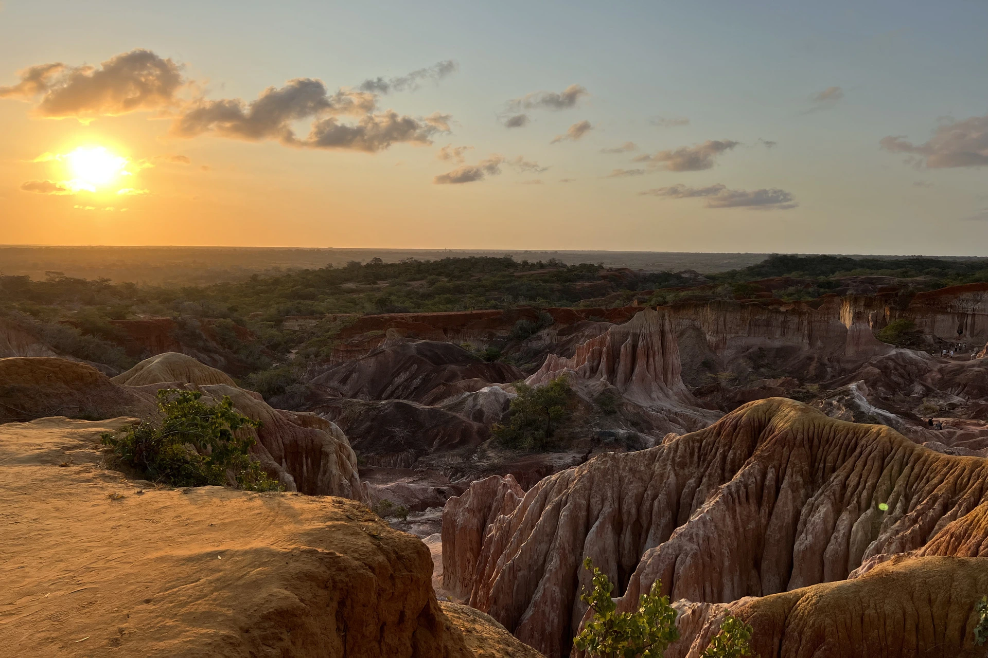 Marafa: Canyon di Fuoco e Ombre Inattese