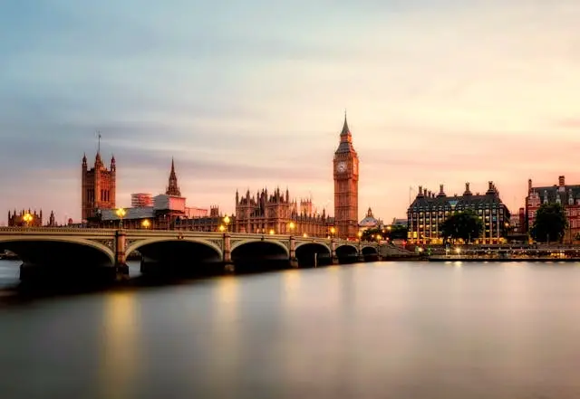 Big Ben e il Parlamento di Londra al tramonto