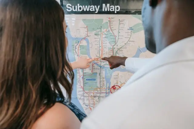 Mappa metro di New York con collegamenti evidenziati tra Long Island City e Midtown.