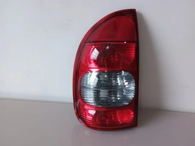 LANTERNA CHEVROLET CORSA 2000/2003 LADO ESQUERDO