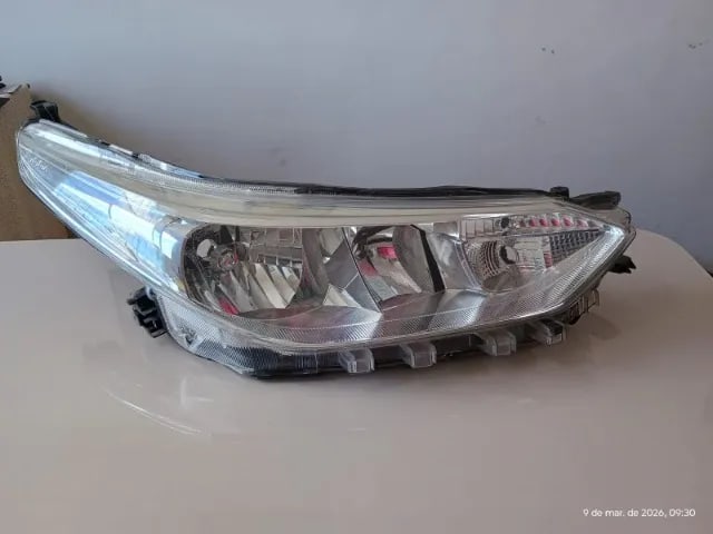 FAROL TOYOTA YARIS 2019/2023 LADO DIREITO Original