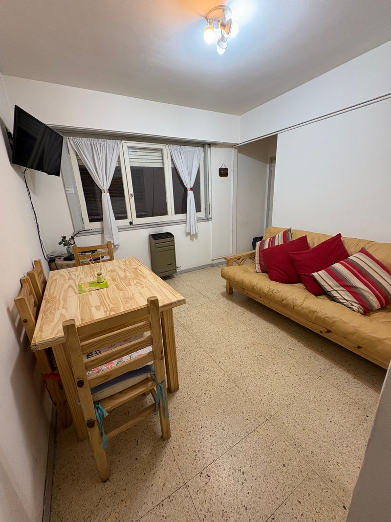 Departamento en calle Buenos Aires esq. Falucho