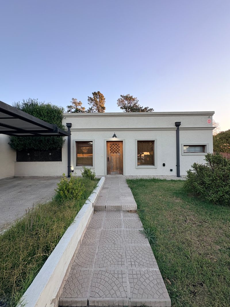CASA 4 AMBIENTES - ZONA EL CRUCE