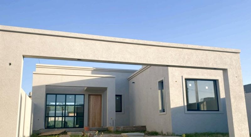 CASA A ESTRENAR - CON PARQUE