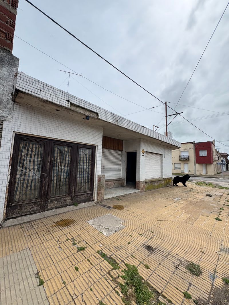 CASA A RECICLAR - EN ESQUINA