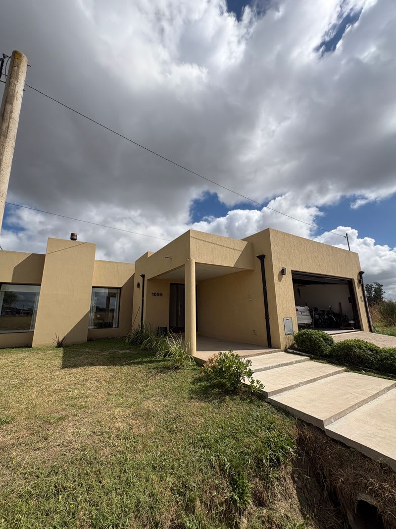 MODERNA CASA 3 AMBIENTES