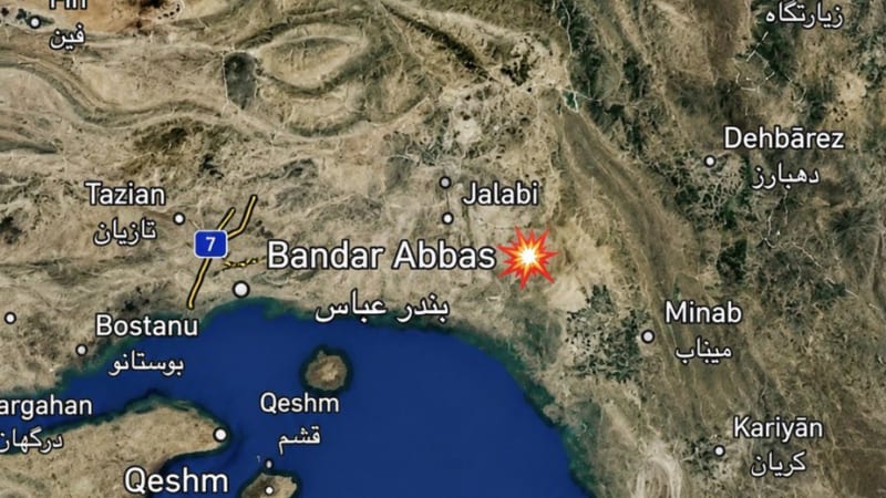 Satellite map of the Strait of Hormuz region showing southern Iran (Bandar Abbas, Qeshm Island, Sirik) and northern UAE (Ras Al-Khaimah) with explosion icons marking strike locations near Bandar Abbas, Qeshm, and Gownamord.