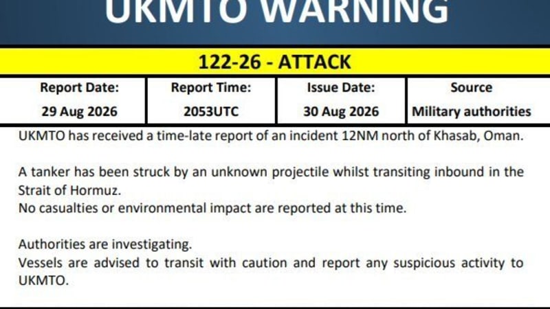 UKMTO Warning 122-26 reporting an attack on a tanker struck by an unknown projectile 12 nautical miles north of Khasab, Oman in the Strait of Hormuz on 29 August 2026, with a satellite map showing the location near Khasab.