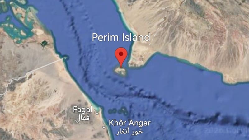 Google Earth satellite view of the Bab el-Mandeb strait showing Perim Island marked with a red pin, with labeled locations including Mocha (Yemen), Fagal, and Khôr 'Angar (Djibouti).