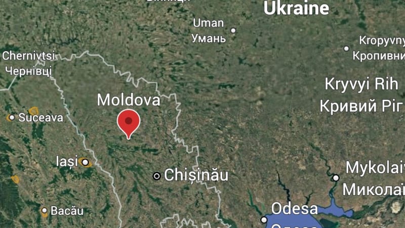 Google Maps satellite view of Moldova and surrounding regions of Ukraine and Romania, with a red pin dropped in northern Moldova. Visible cities include Chișinău, Odesa, Iași, and Vinnytsia.