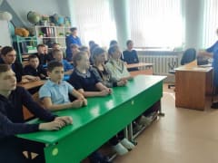 Беседа с учениками о Патриархе Тихоне в школе с. Шиловка