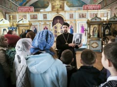 Четвероклассники знакомятся с устройством храма