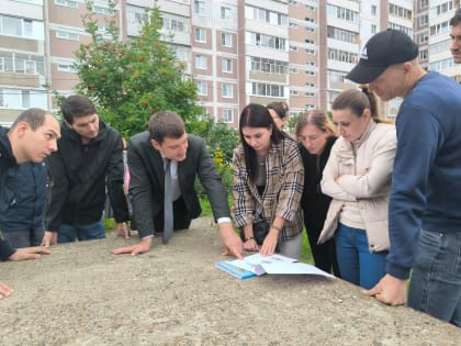 Благоустройство двора на Камышинской, 25: жители принимают активное участие