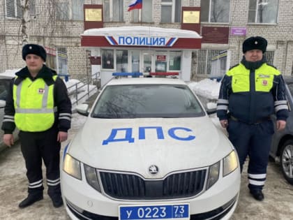 Экипаж ДПС дважды пришел на помощь водителям, попавшим в снежный плен