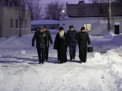 Митрополит Симбирский и Новоспасский Лонгин совершил Божественную литургию в храме колонии-поселения № 8 г. Ульяновска