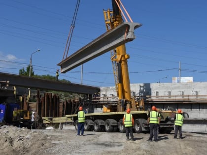 На путепроводе «минаевского» моста смонтировали первые монолитные балки