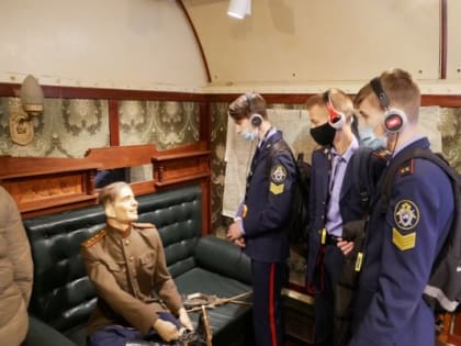 Будущие ульяновские следователи посетили «Поезд Победы»