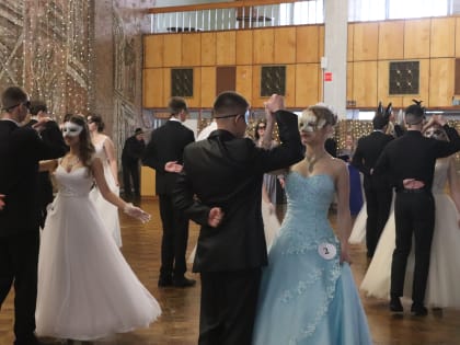 В Заволжье прошел молодежный бал-маскарад «Тайна маски»