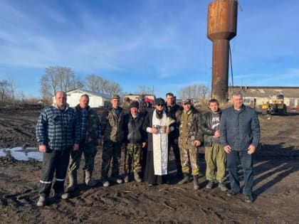 иерей Владимир Павлов совершил в поле с. Крестово-Городище молитву на начало посевных работ