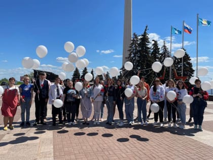 В День защиты детей ульяновская молодежь почтила память погибших в результате обстрела детей Донбасса