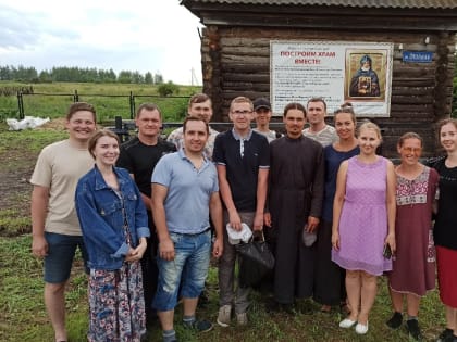 Православные добровольцы совершили трудовую поездку в село Березовка