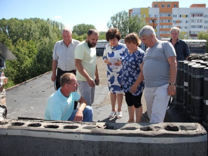 В 7 многоэтажках ремонтируют кровлю в рамках решения судов