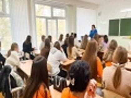 Ульяновские врачи и волонтеры рассказали школьникам об основах охраны репродуктивного здоровья