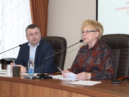 На заседании Общественной палаты Ульяновска обсудили состояние детских площадок и благоустройство дворов