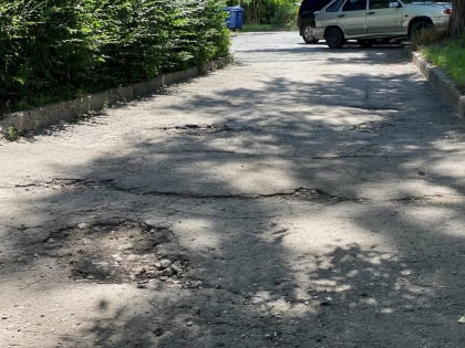 Жители Пушкарева обращаются к депутату о ремонте дворовой территории