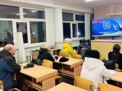 Сотрудник СИЗО-1 рассказала старшеклассникам и их родителям о ведомственных вузах ФСИН России