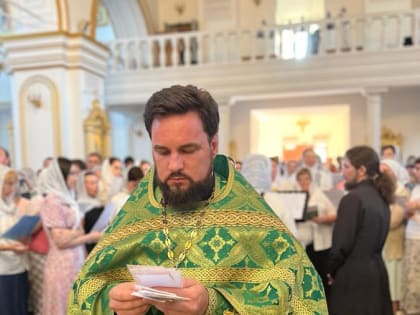 Духовенство Мелекесской епархии совершило молебен с акафистом перед ковчегом с мощами Преподобного Сергия Радонежского