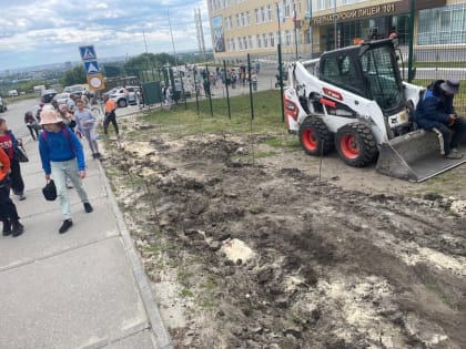 Для обеспечения доступного маршрута к детскому саду «Уникум» и Губернаторскому лицею № 101 имени Ю. И. Латышева оборудуют пандусы