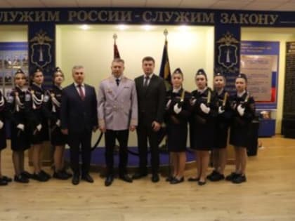 Учеников школы №70 Ульяновска приняли в кадеты в мемориальном зале УМВД