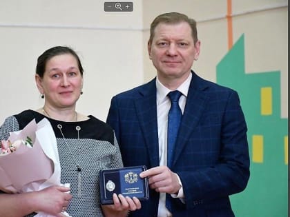 Региональную награду вручили матери пятерых детей из Ишеевки