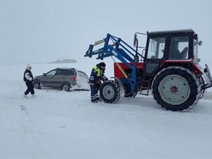 Откапывали, вытаскивали, эвакуировали. Как в Ульяновске водителей спасали