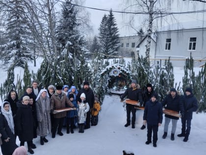 Пациентов Ульяновской областной клинической больницы поздравили с праздником Рождества Христова